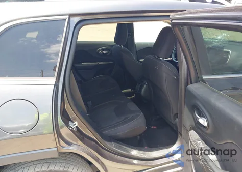 2015 Jeep Cherokee Latitude z USA, uszkodzony, nr VIN 1C4PJLCB8FW656513